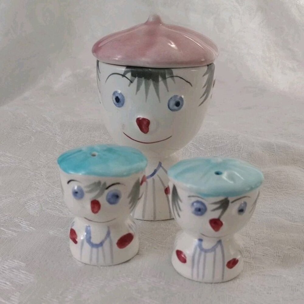 Figural Anthropomorphic Egg Cup Salt & Pepper Set Vintage Japan